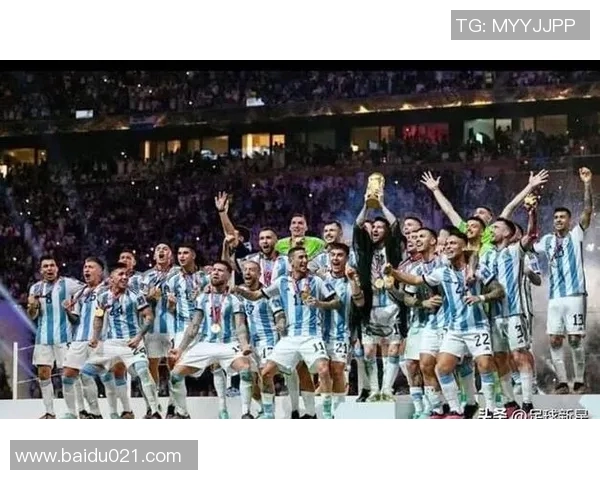 大牌足球球星亲密合影汇聚全球传奇瞬间彰显足坛荣耀