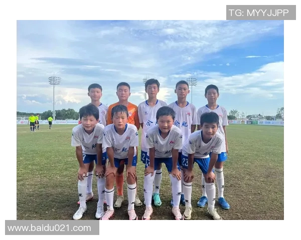 足球天才童年回忆：这些球星小时候的合照揭示了他们的成长轨迹